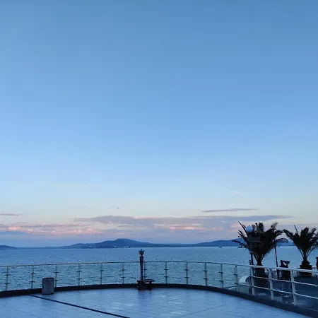 Апартамент Luxury Sea Sunset Deluxe Бургас